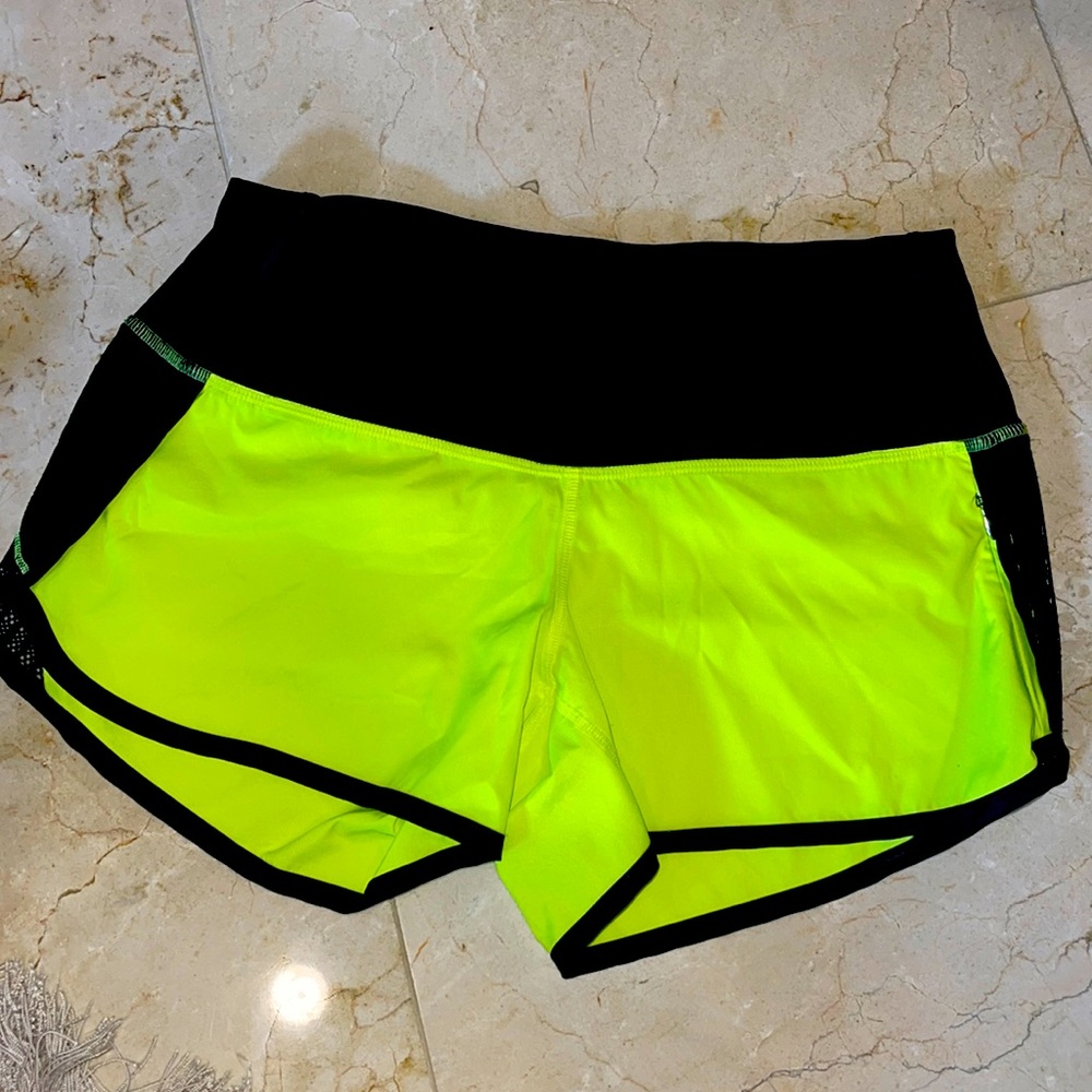 🍋Lululemon🍋 Black/yellow highlighter short sz.4